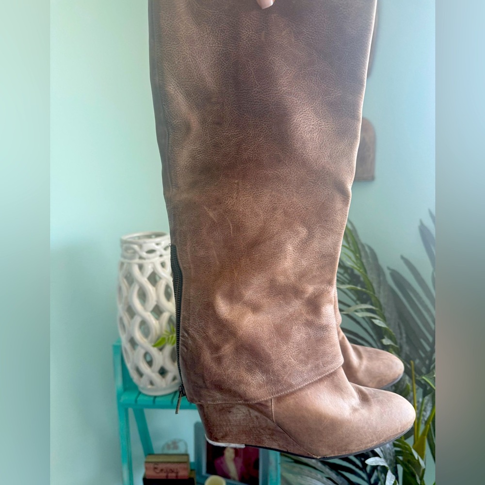 Light brown/taupe leather boots w wedge. Worn 2x’s. Sz 10. They are too big.